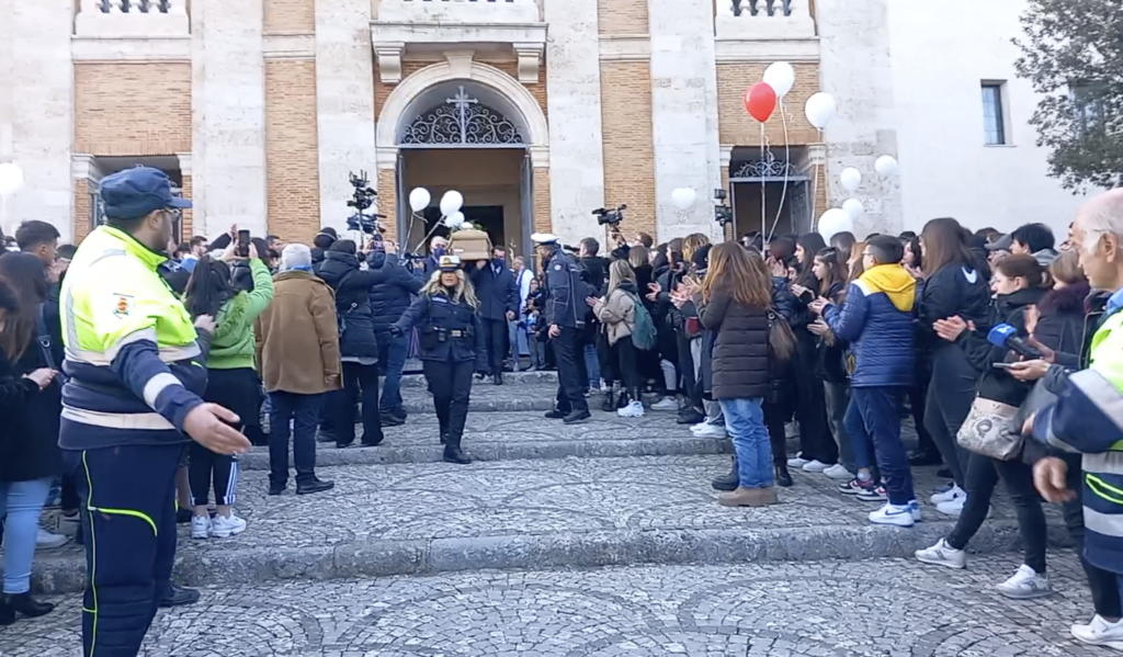 Funerali Thomas Bricca, Le Parole Del Vescovo Spreafico: "Solo Con L ...